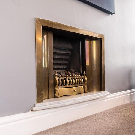 3 Bed Apartment - Perfect For Contractors Near Liverpool Airport Hale  Экстерьер фото