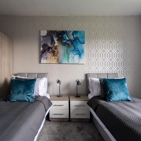 3 Bed Apartment - Perfect For Contractors Near Liverpool Airport Hale  Экстерьер фото