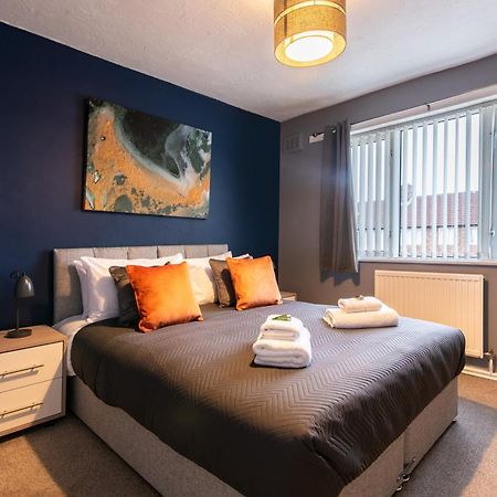 3 Bed Apartment - Perfect For Contractors Near Liverpool Airport Hale  Экстерьер фото