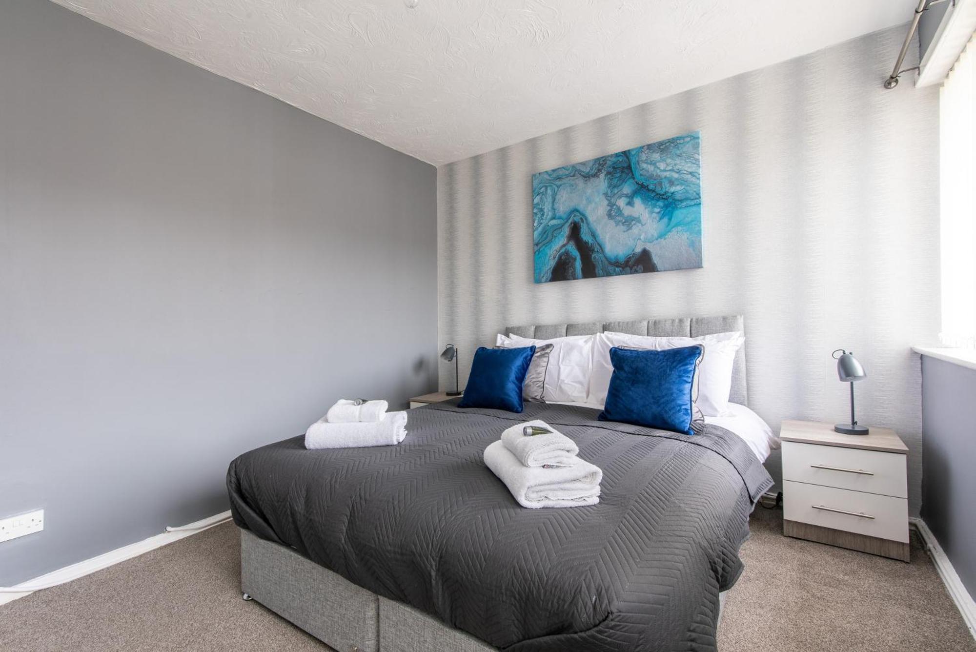 3 Bed Apartment - Perfect For Contractors Near Liverpool Airport Hale  Экстерьер фото