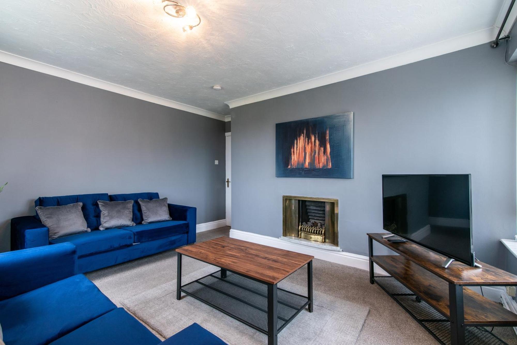 3 Bed Apartment - Perfect For Contractors Near Liverpool Airport Hale  Экстерьер фото