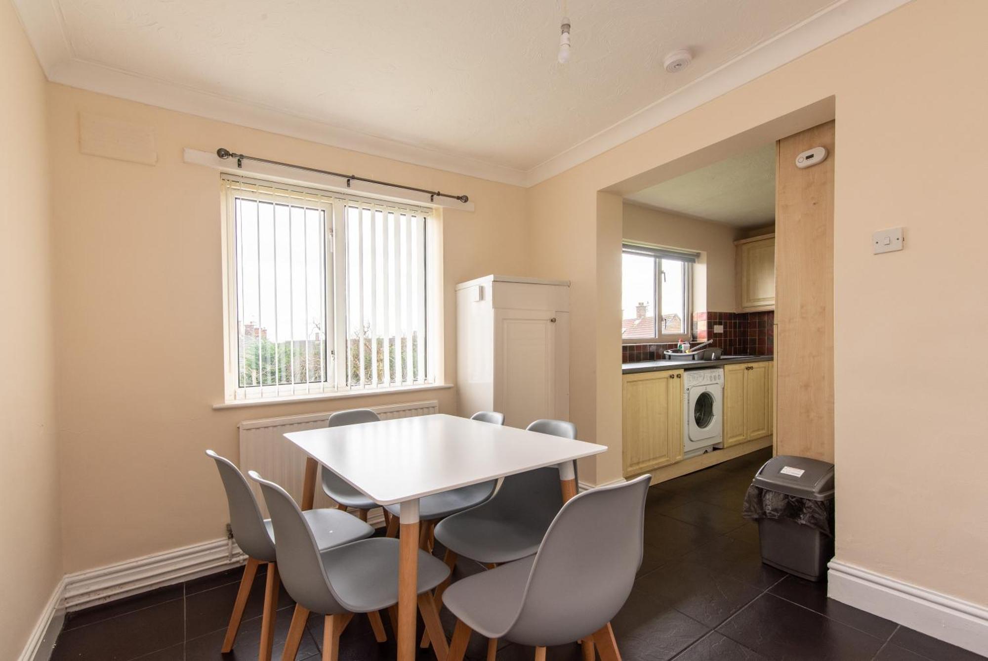 3 Bed Apartment - Perfect For Contractors Near Liverpool Airport Hale  Экстерьер фото