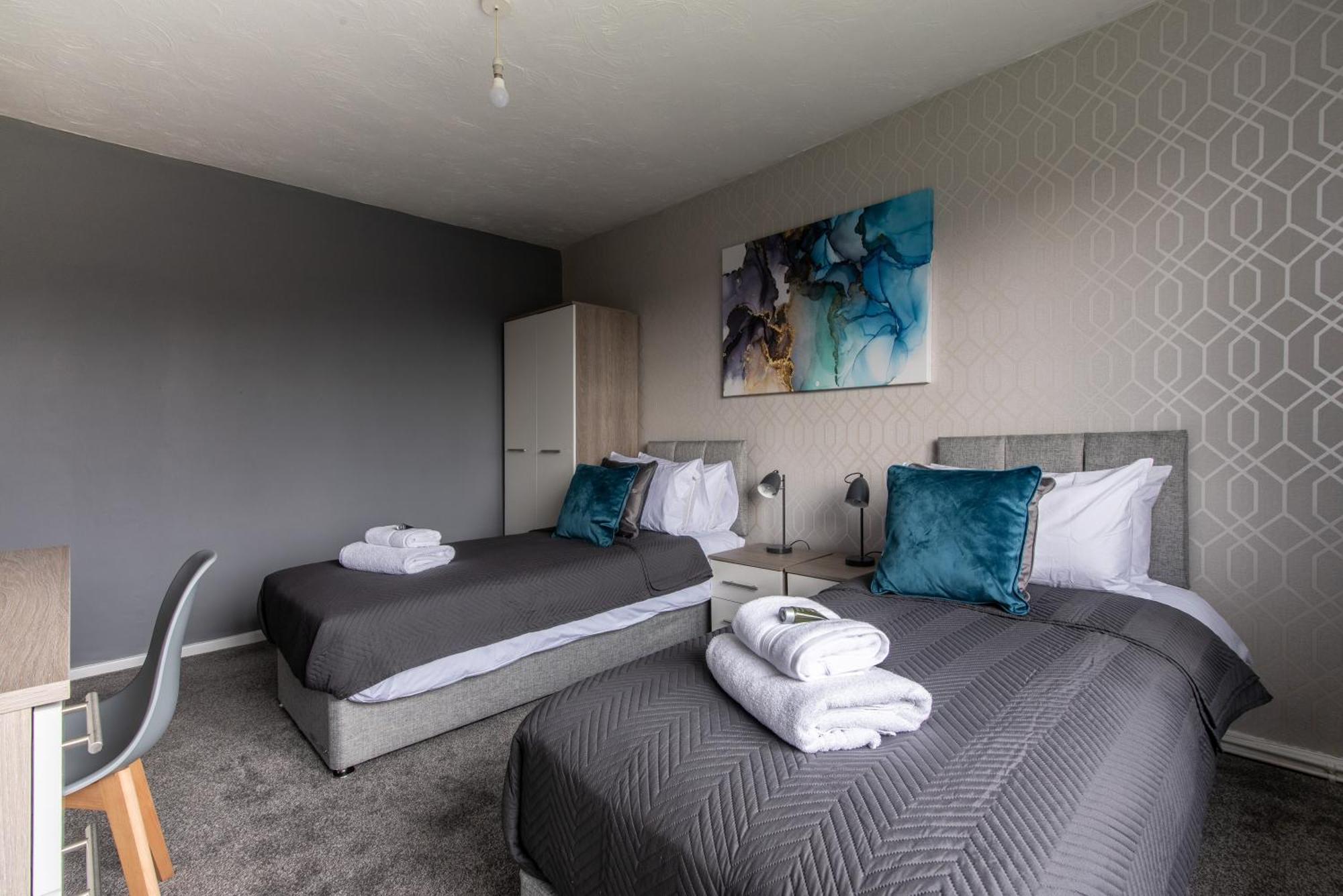 3 Bed Apartment - Perfect For Contractors Near Liverpool Airport Hale  Экстерьер фото